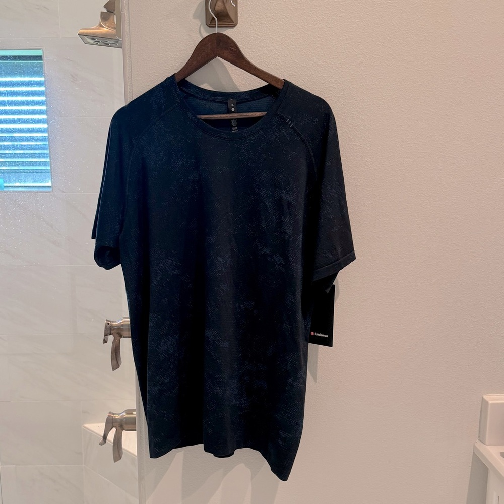 Lululemon Men’s Vent Tech 2.0 NWT size XL